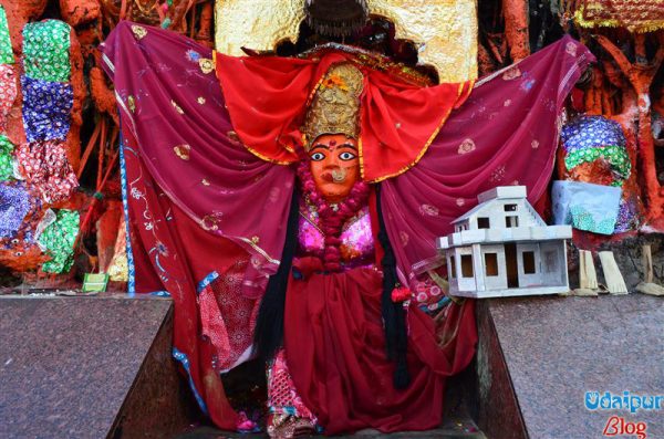 यहाँ देवी करती है अग्नि-स्नान