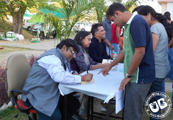 L to R Ashwin Sanghi, Rashmi Bansal, Rajiv Menon